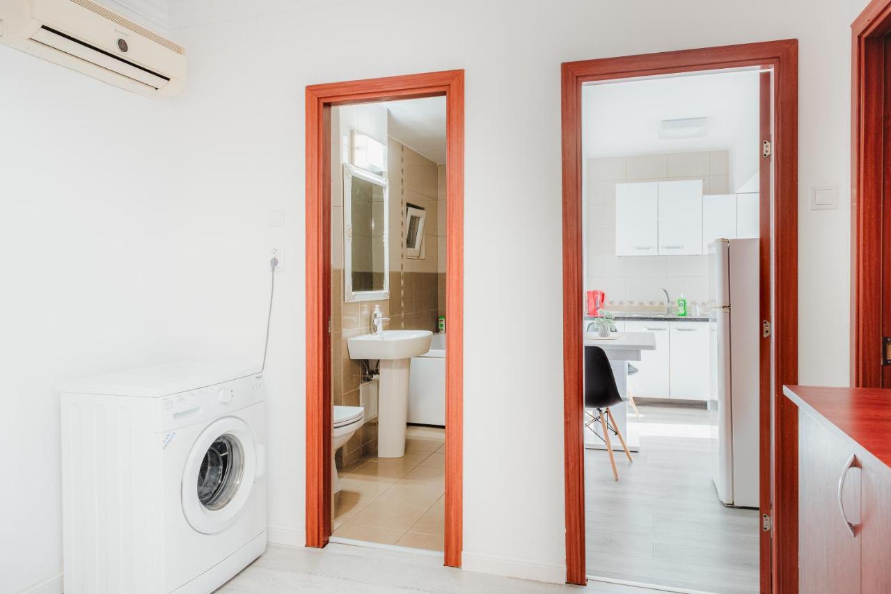 Apartament 2 Camere, Decomandat, In Zona Centrala Bukarest Exteriör bild