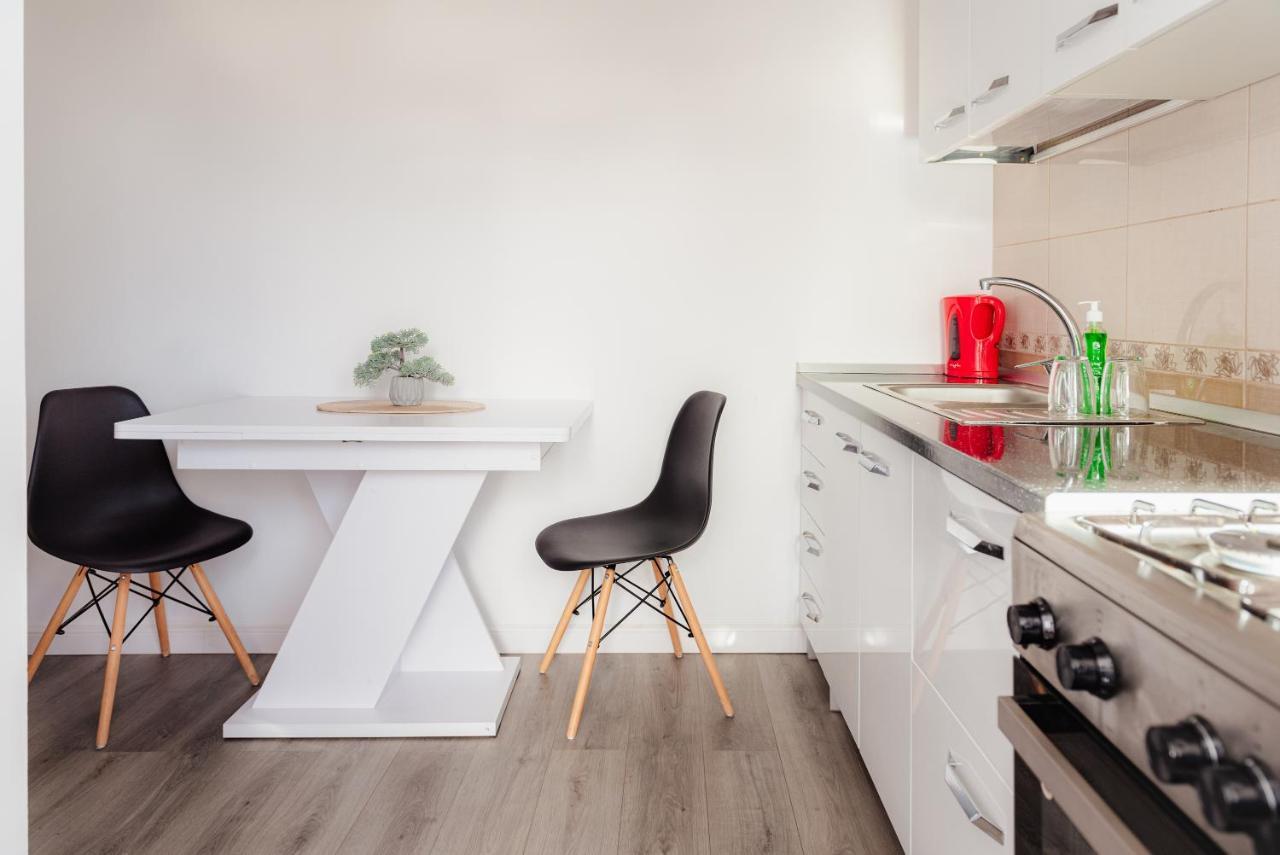 Apartament 2 Camere, Decomandat, In Zona Centrala Bukarest Exteriör bild